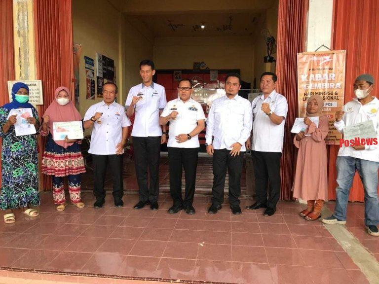 PJ Bupati Drs.Sulpakar .M.M Serahkan secara Simbolis BLT-BBM ke 3 Desa Kecamatan Tanjung Raya