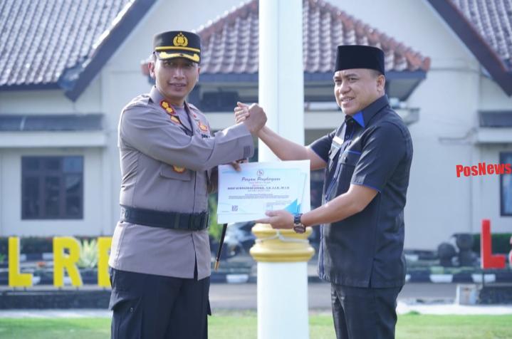 Ketua DPRD Kab. Lampung Utara  Berikan Penghargaan Kepada Kapolres Dan Tim TEKAB 308 Presisi