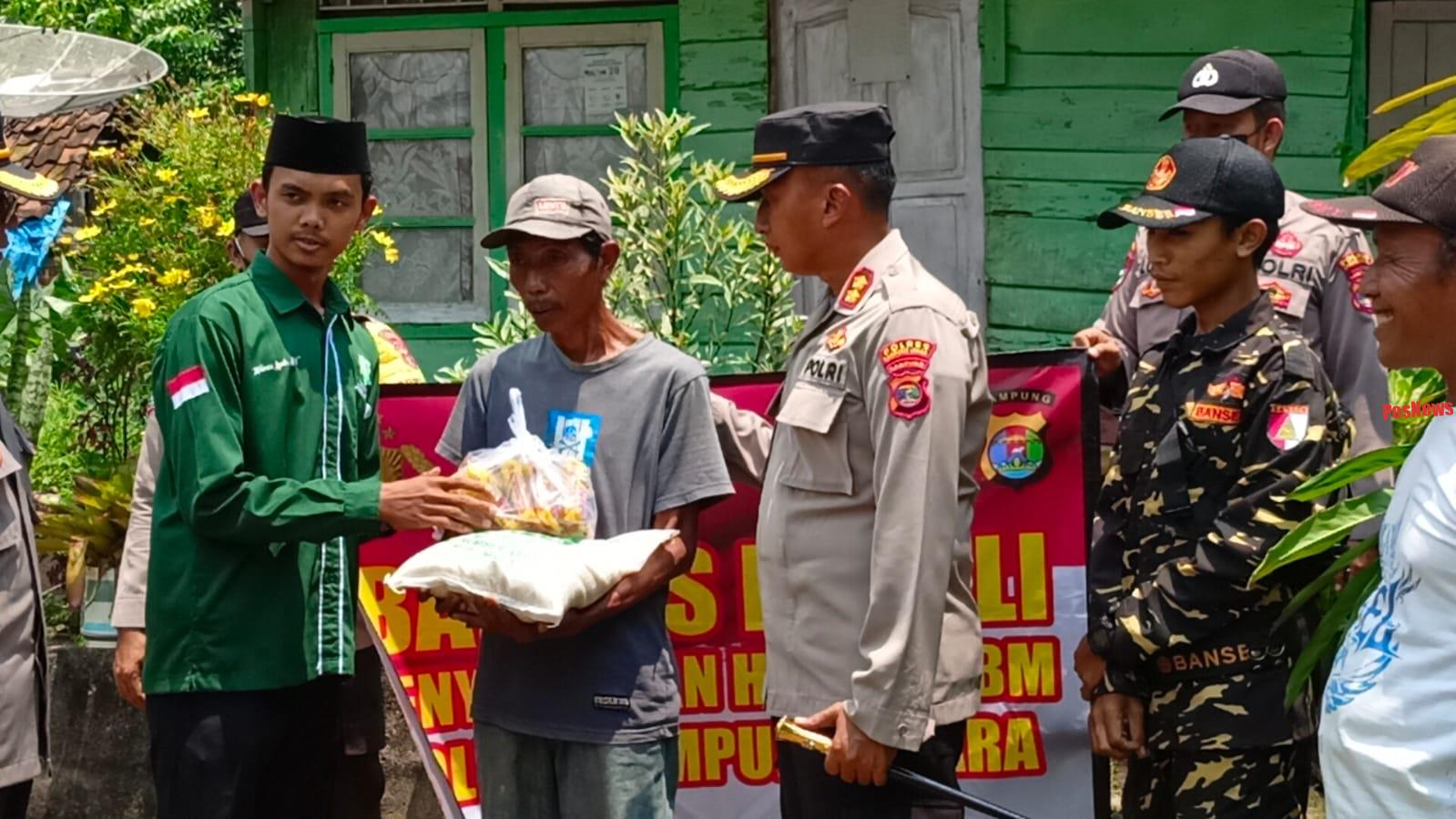 Warga Dusun Gubuk Genteng Terima Bansos Dari Kapolres Lampung Utara