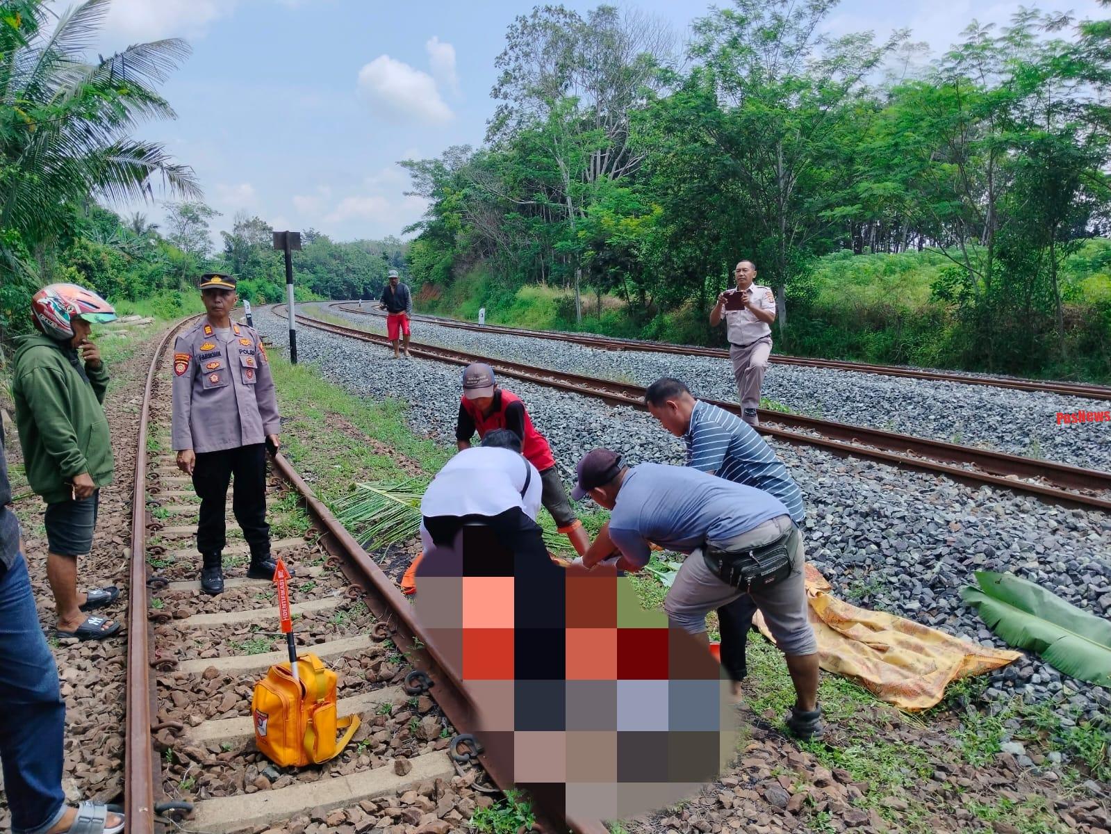 Polres Lampung Utara Evakuasi Korban Tertabrak Kereta Api